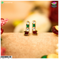 Nandan Shringar Makrakrit jadaau kundal with intricate kundan design, showcasing traditional craftsmanship and elegant jewelry detail.