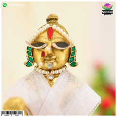 Nandan Shringar Makrakrit jadaau kundal with Panna design, featuring intricate gold and kundan detailing.