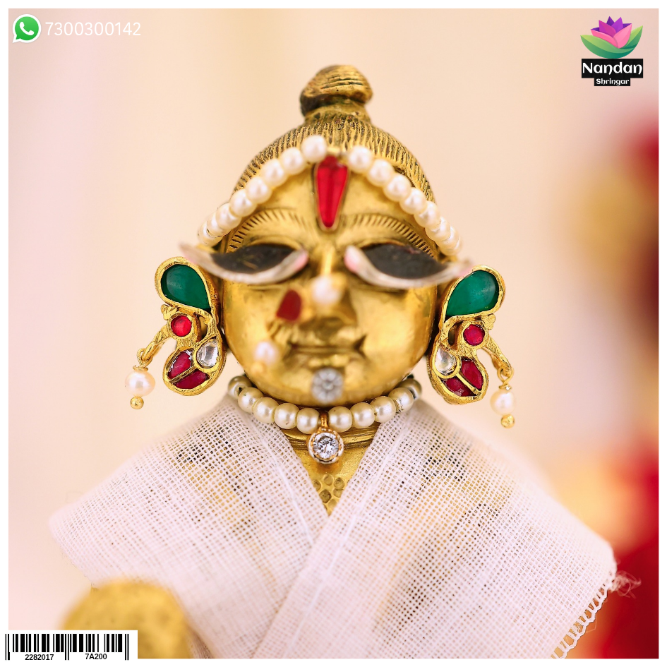Nandan Shringar Mayurakrit Jadaau Kundal with intricate kundan design, showcasing traditional jewelry style.