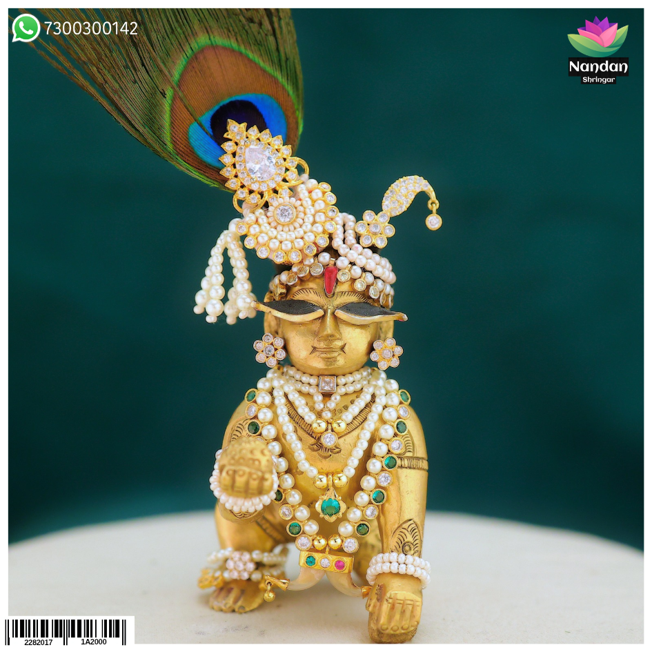 Nandanshringars Waghnakh Haar with Heera Panna, traditional Indian jewelry featuring intricate gold and gemstone detailing.