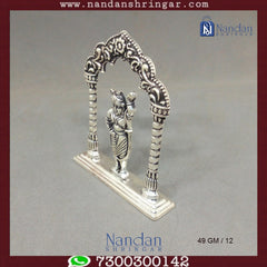 Fine silver Shreenath Ji statue by Utsav Arts, showcasing intricate details and traditional Mangla attire.