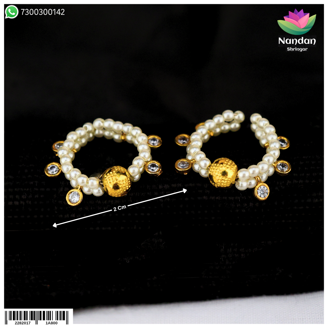 Nandanshringars Nupur Soneri Moti traditional Indian jewelry with gold and pearl accents, showcased on a display stand.