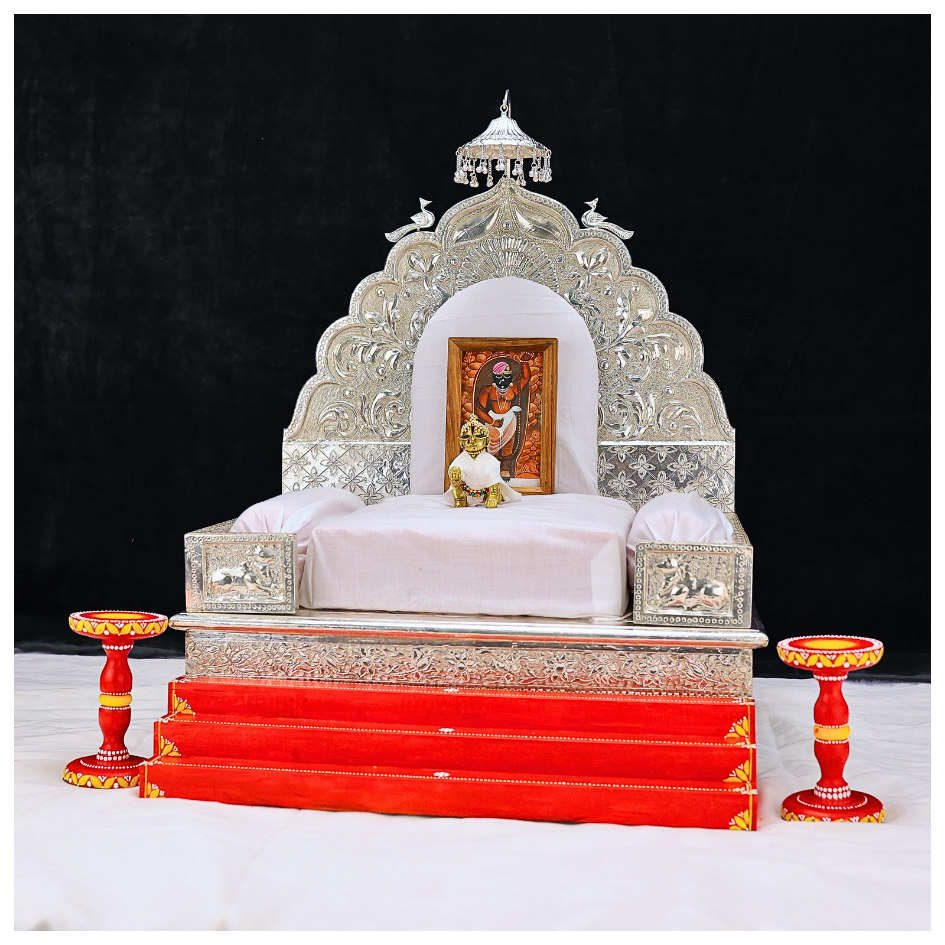 Silver Sinhasan Saagwan Wood