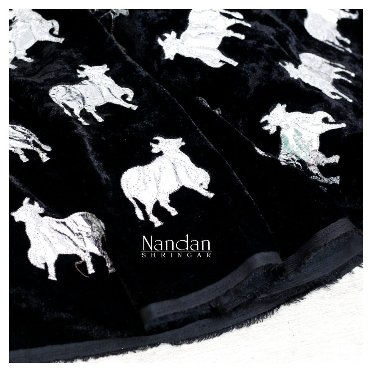 Cow Print Velvet Vastra - Black