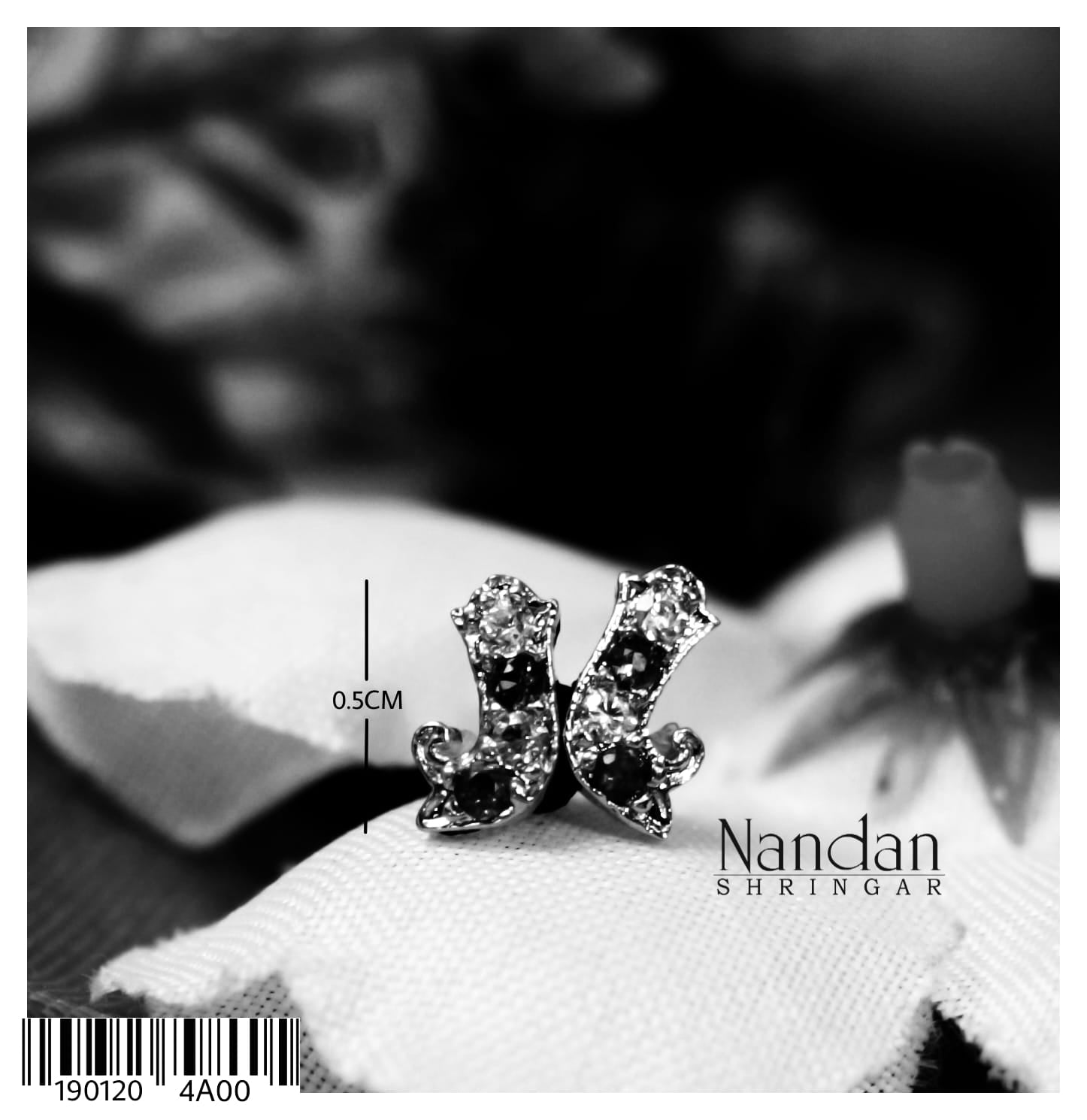 Makrakrit kundal  ( Panna )